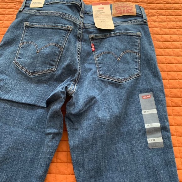 Women's Levis:  SHAPING SKINNY NWT - Picture 5 of 5